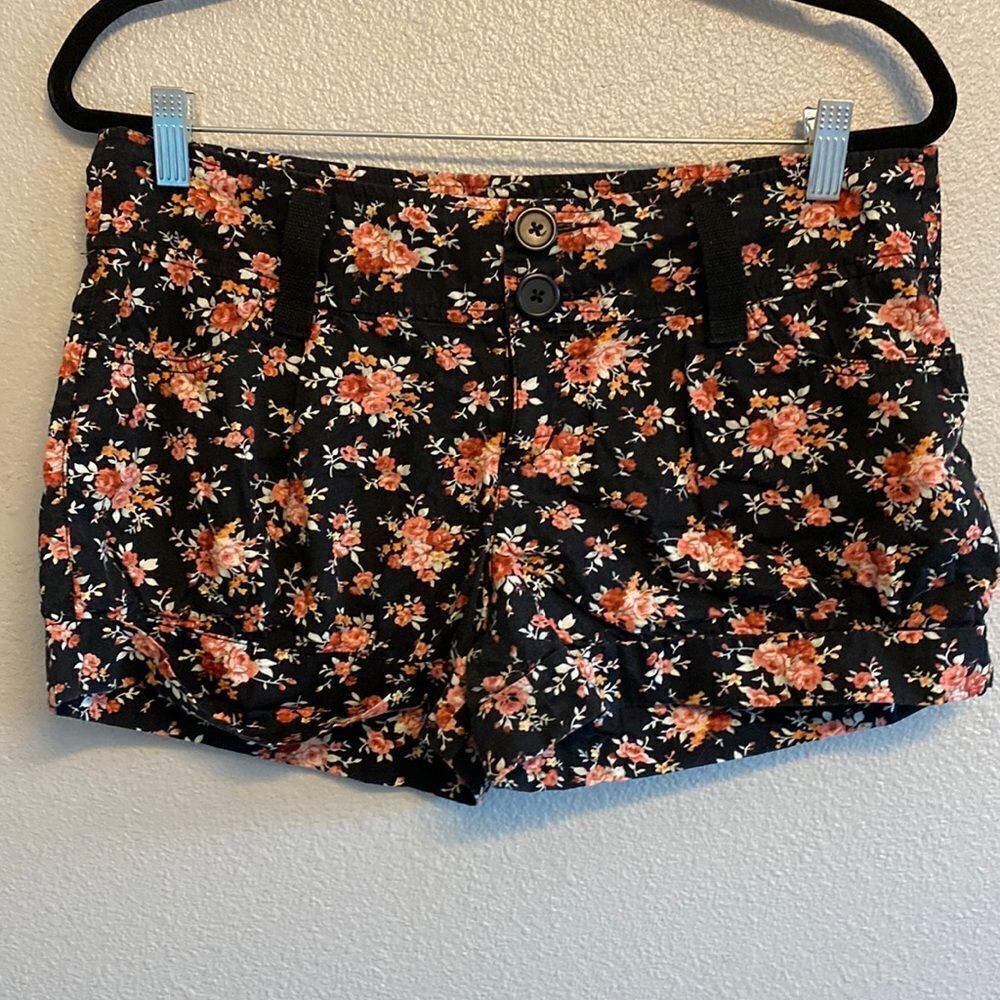 American Rag- black floral bubble shorts- Sizs 9
